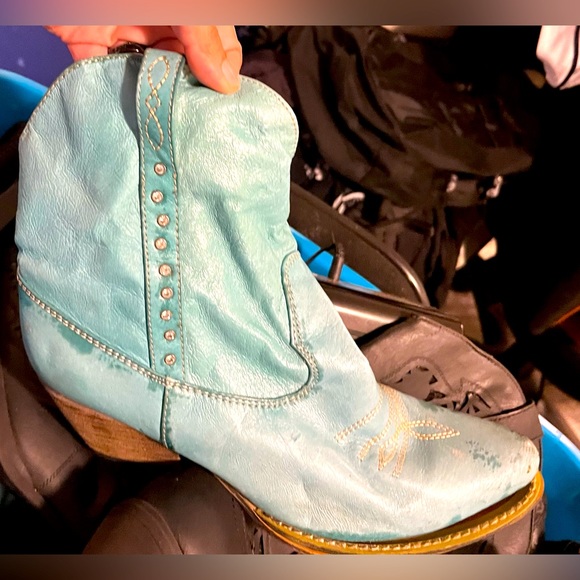 Very Volatile, Turquoise outer, animal print inner 8.5, READ DESCRIPTION! - Picture 1 of 6